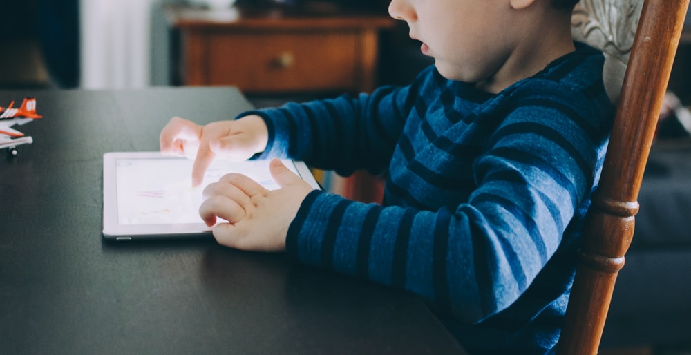 THE HIDDEN COSTS OF LETTING YOUR CHILDREN BE RAISED BY SCREENS AND SMART DEVICES
